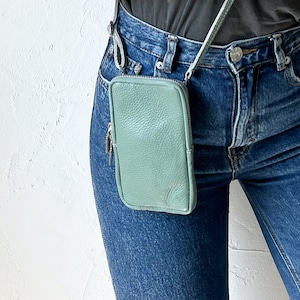 Leder Handytasche für Damen, Handy Umhängetasche, Smartphonetasche personalisiert, Geburtstagsgeschenk, Geschenk Freundin