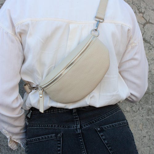 Sac banane en cuir crème pour femme, avec large bandoulière interchangeable