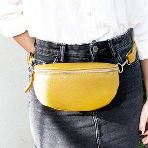 Leder Bauchtasche Damen, Gürteltasche mit breitem Wechselgurt, Crossbody Tasche, Umhängetasche personalisiert, Geschenk Freundin