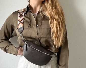 Brown leather fanny pack with 2 straps for women, leather belt + patterned interchangeable belt, leather crossbody bag, hip bag with belt