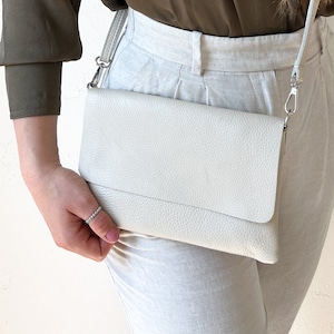Handtasche Leder Damen, Schultertasche personalisiert, kleine Umhängetasche mit 2 Gurten, Clutch, breiter Wechselgurt, Geschenk Freundin