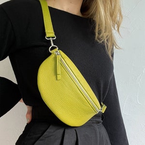 Leder Bauchtasche Damen, Gürteltasche mit breitem Wechselgurt, Crossbody Tasche, Umhängetasche personalisiert, Geschenk Freundin