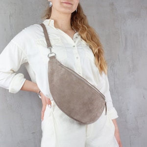 Große Bauchtasche Damen Wildleder, XL Crossbody Tasche, Leder Umhängetasche  personalisiert, XL Bauchtasche Wildleder, Geschenk Freundin