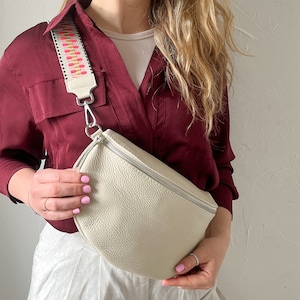 Leder Bauchtasche Damen, Gürteltasche mit breitem Wechselgurt, Crossbody Tasche, Umhängetasche personalisiert, Geschenk Freundin
