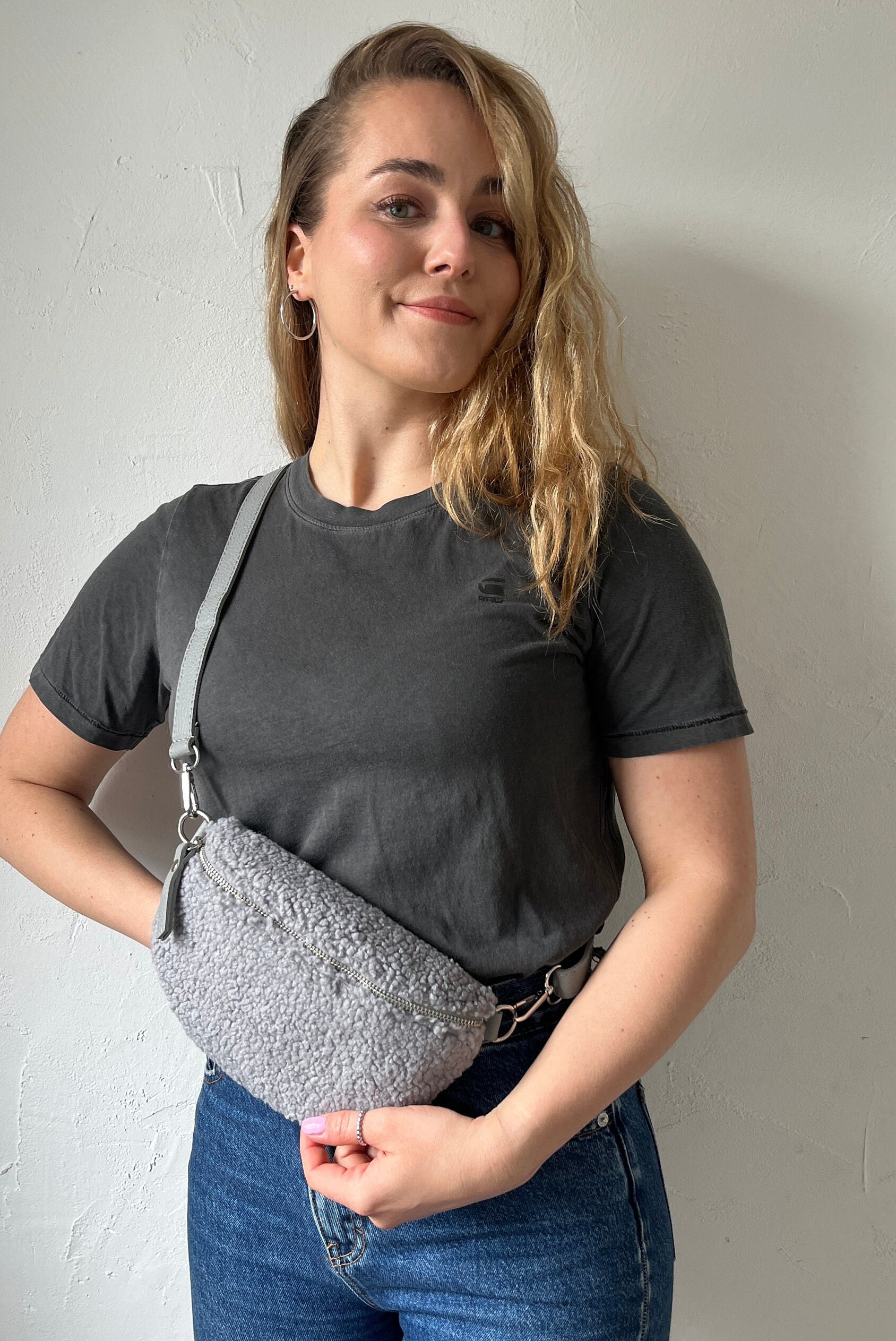 Women's Bum Bag Made of Leather and Teddy Fur in Gray -  Israel