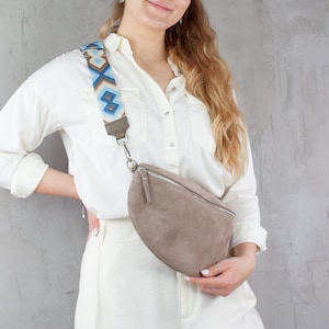 Bauchtasche Damen Wildleder, Gürteltasche mit breitem Wechselgurt, Crossbody Tasche, Umhängetasche personalisiert, Geschenk Frau