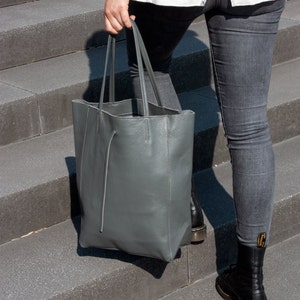 Leather shopper in taupe, large handbag, leather shoulder bag, large pouch bag, shopping bag, leather shoulder bag, gift for her image 3