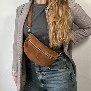 Bauchtasche Damen Wildleder, Gürteltasche mit breitem Wechselgurt, Crossbody Tasche, Umhängetasche personalisiert, Geschenk Frau