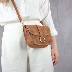 Wildleder Handtasche Damen, Schultertasche aus Leder, Umhängetasche personalisiert, Crossbodytasche mit Wechselgurt, Geschenk Freundin