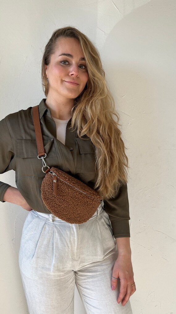 Women's Bum Bag Made of Leather and Teddy Fur in Cognac -  Israel