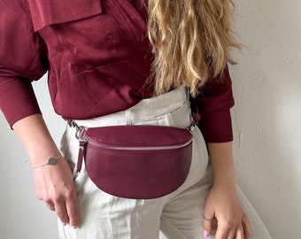 Bauchtasche aus Leder für Damen in rot, Ledergürtel und gemusterter Wechselgürtel, Crossbody-Tasche aus Leder, Hüfttasche in bordeaux