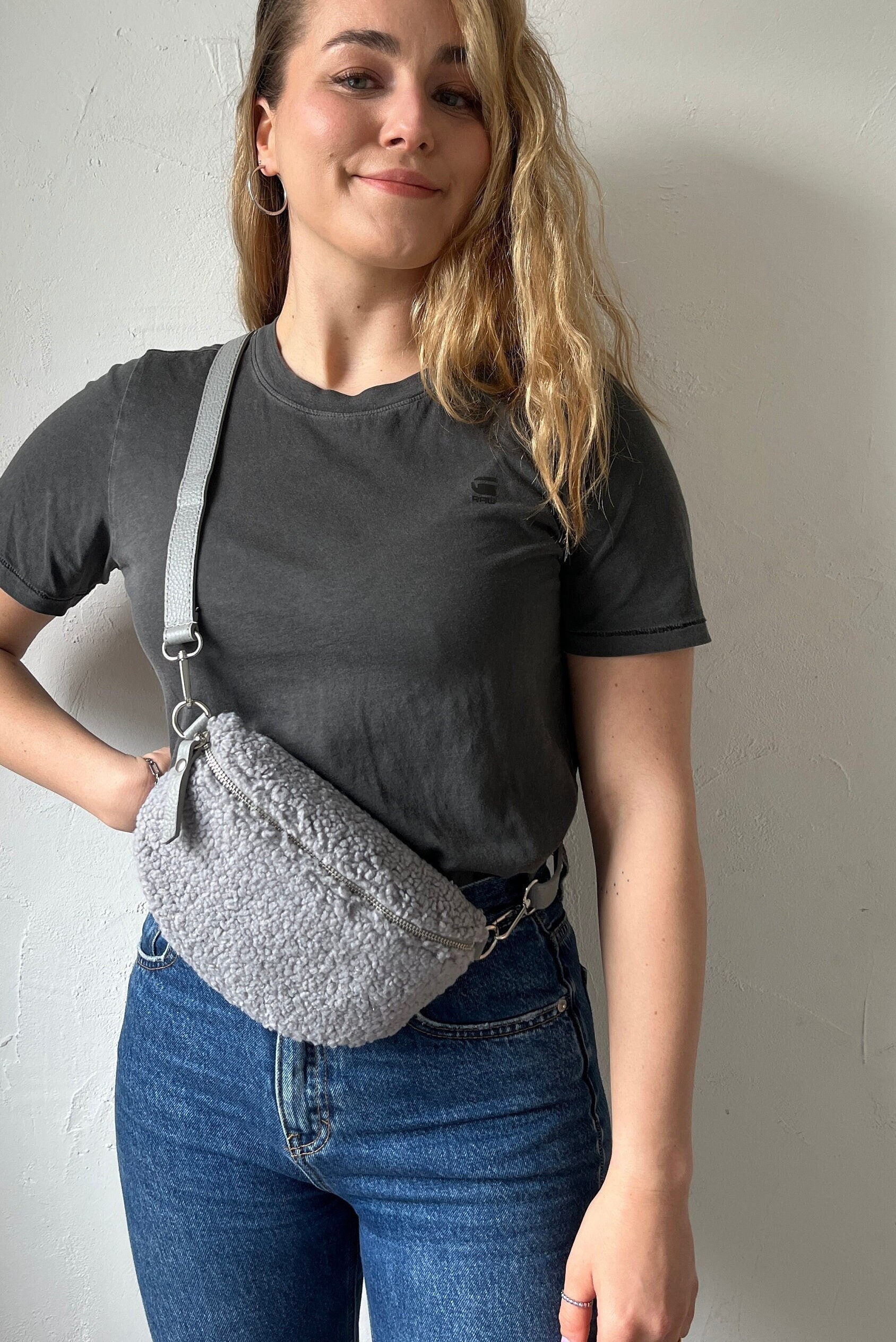 Women's Bum Bag Made of Leather and Teddy Fur in Gray -  Israel