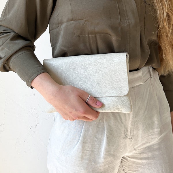 Leder Tasche in creme, Leder Umhängetasche, blaue Clutch, blaue Crossbody Tasche, kleine Handtasche mit Taschengurt, Tasche mit Wechselgurt