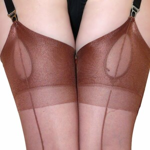 Stylished Nahtstrümpfe Vintage-Stil Nylons Kubanische Ferse Schlüsselloch Welt Kaffee Medium NEU Bild 7