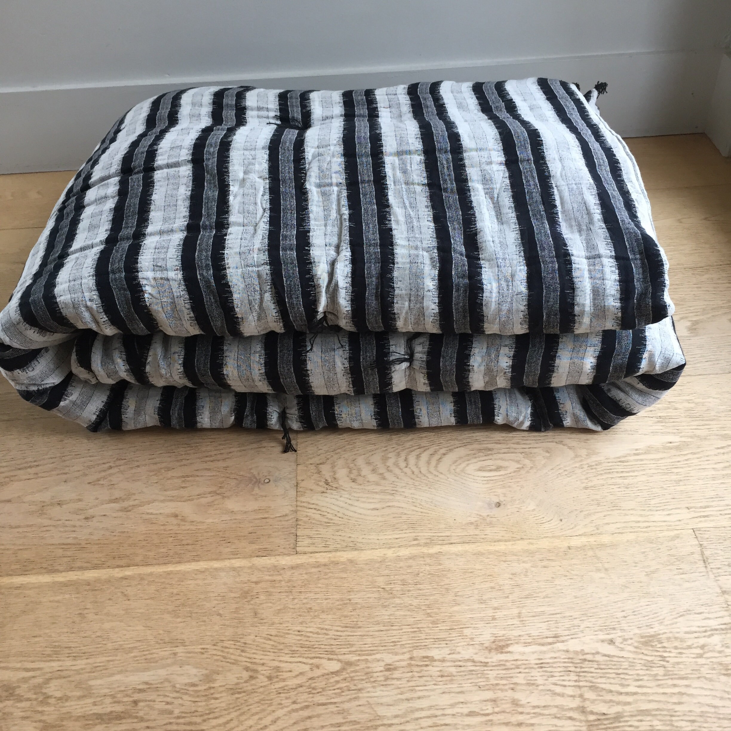 Édredon en Coton Imprimé, Idéal Pour Mettre Bout de Lit ou Utiliser Comme Sofa Cover.