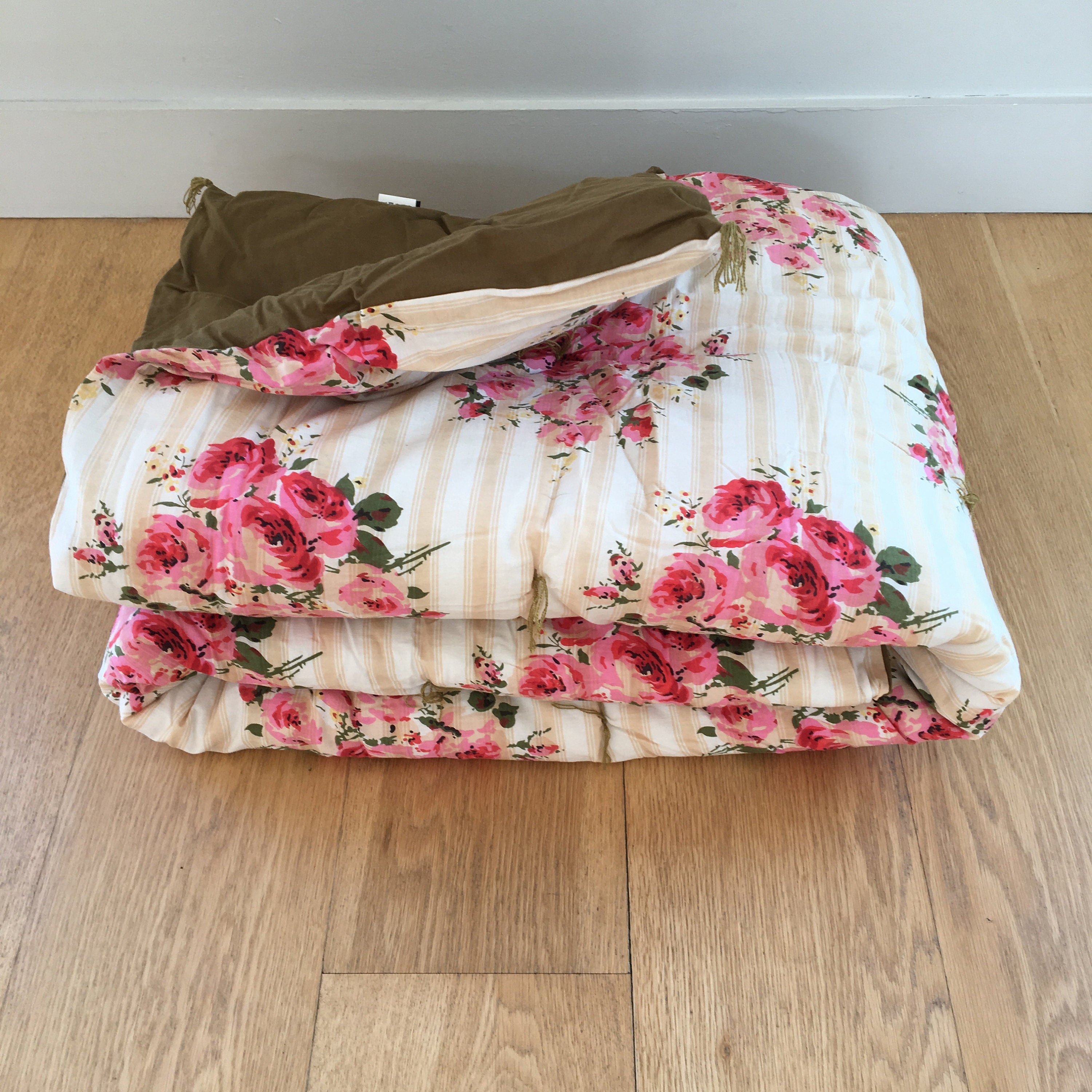 Édredon en Coton Imprimé, Idéal Pour Mettre Bout de Lit ou Utiliser Comme Sofa Cover.