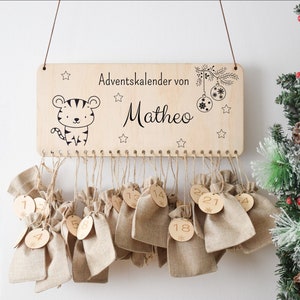 Unser personalisierter Adventskalender aus Holz für Kinder ist ein einzigartiges Geschenk, um die Vorfreude auf Weihnachten und den Nikolaus jeden Tag mit einer individuellen Überraschung zu füllen.
Adventskalender Kinder, Nikolausgeschenk, Advent