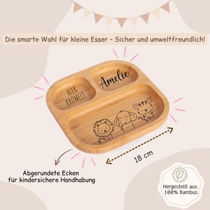 K&ouml;nnte beinhalten: Eine geteilte Bambusplatte, ca. 18 cm breit, mit abgerundeten Ecken. Sie hat drei F&auml;cher und ist mit Cartoon-Tierillustrationen verziert. Der Name "Amelie" und der Text "HIER KR&Uuml;MELT" sind aufgedruckt. Der Text "Hergestellt aus 100% Bambus" ist ebenfalls sichtbar.