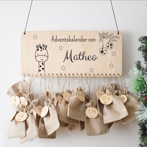 Unser personalisierter Adventskalender aus Holz für Kinder ist ein einzigartiges Geschenk, um die Vorfreude auf Weihnachten und den Nikolaus jeden Tag mit einer individuellen Überraschung zu füllen.
Adventskalender Kinder, Nikolausgeschenk, Advent