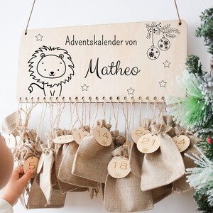 Unser personalisierter Adventskalender aus Holz für Kinder ist ein einzigartiges Geschenk, um die Vorfreude auf Weihnachten und den Nikolaus jeden Tag mit einer individuellen Überraschung zu füllen.
Adventskalender Kinder, Nikolausgeschenk, Advent