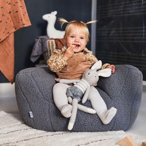Personalisierter Kuscheltier Hase mit Namen, ideal als Babygeschenk zur Geburt, Taufe oder Geburtstag. Ein perfektes Babygeschenk für Jungen und Mädchen zur Taufe. Für Kinderzimmer baby and kids gift.
