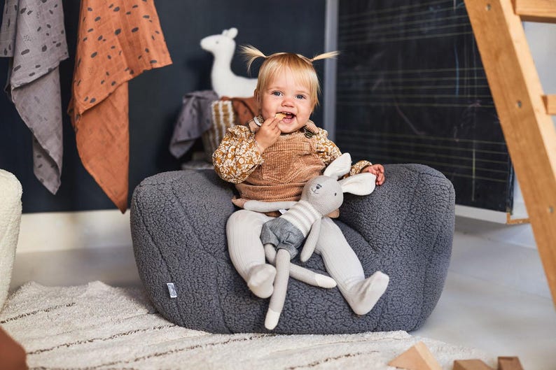 Personalisierter Kuscheltier Hase mit Namen, ideal als Babygeschenk zur Geburt, Taufe oder Geburtstag. Ein perfektes Babygeschenk für Jungen und Mädchen zur Taufe. Für Kinderzimmer baby and kids gift.