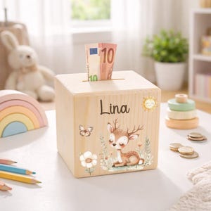 Unsere personalisierten Holz-Spardosen für Kinder sind das perfekte Geschenk zur Geburt und Taufe.  Diese Spardosen sind zeitlose Erinnerungen an die Kindheit und eignen sich auch hervorragend als Weihnachtsgeschenke für Kinder. Ostergeschenk