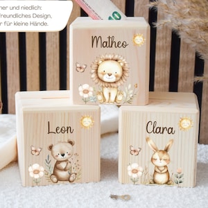 Unsere personalisierten Holz-Spardosen für Kinder sind das perfekte Geschenk zur Geburt und Taufe.  Diese Spardosen sind zeitlose Erinnerungen an die Kindheit und eignen sich auch hervorragend als Weihnachtsgeschenke für Kinder. Ostergeschenk