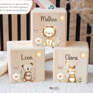 Unsere personalisierten Holz-Spardosen für Kinder sind das perfekte Geschenk zur Geburt und Taufe.  Diese Spardosen sind zeitlose Erinnerungen an die Kindheit und eignen sich auch hervorragend als Weihnachtsgeschenke für Kinder. Ostergeschenk