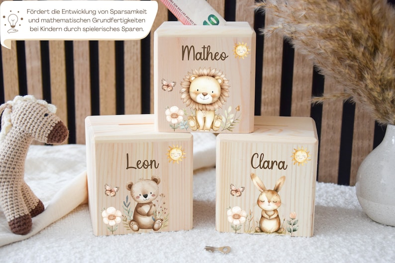 Unsere personalisierten Holz-Spardosen für Kinder sind das perfekte Geschenk zur Geburt und Taufe.  Diese Spardosen sind zeitlose Erinnerungen an die Kindheit und eignen sich auch hervorragend als Weihnachtsgeschenke für Kinder. Ostergeschenk