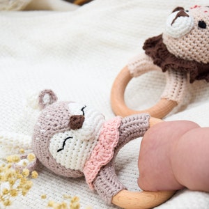 Personalized baby rattle gripping ring crocheted baby gift for birth rattle bunny lion bear elephant reindeer wooden toy gripping toy image 2