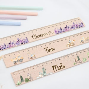 Entdecke unser personalisiertes Holzlineal, ideales Geschenk zur Einschulung. Ein einzigartiges Schulkind-Geschenk, perfekt für den Schulanfang und zur Einschulung. Für Schultüten und Kindergarten.