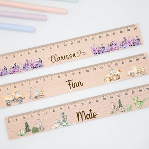 Entdecke unser personalisiertes Holzlineal, ideales Geschenk zur Einschulung. Ein einzigartiges Schulkind-Geschenk, perfekt für den Schulanfang und zur Einschulung. Für Schultüten und Kindergarten.