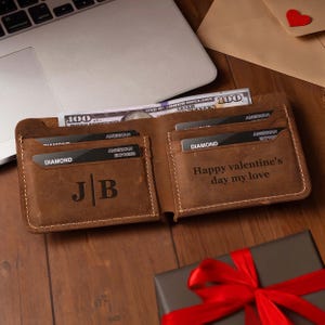 Cartera de cuero personalizada para hombre, regalo de San Valentín, billetera grabada, regalo de San Valentín para él, billetera plegable personalizada hecha a mano, regalos de cumpleaños