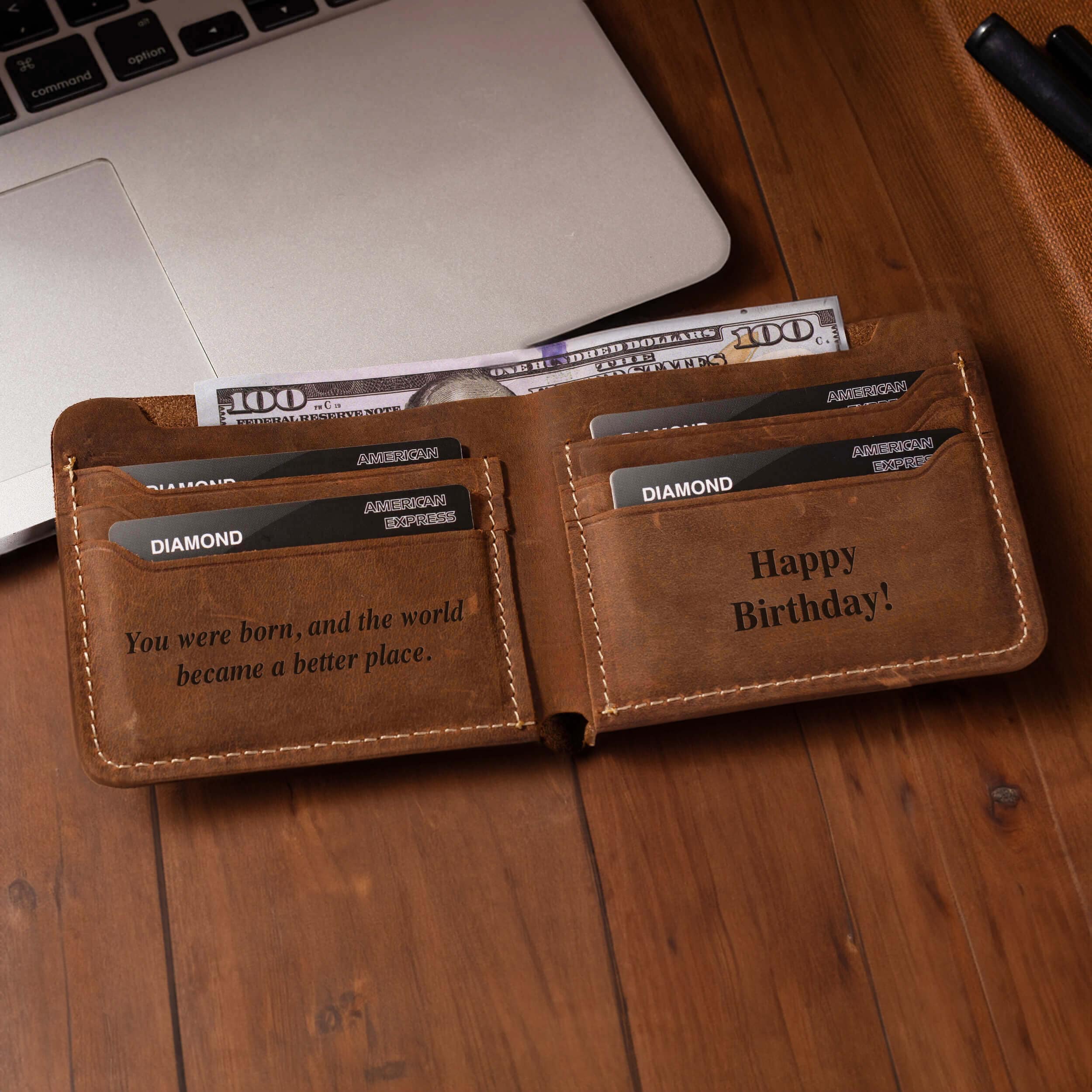 Portafoglio bifold in pelle personalizzato, regalo di San Valentino per papà e marito, portafoglio da uomo, portafoglio da uomo minimalista con monogramma personalizzato inciso - Italia