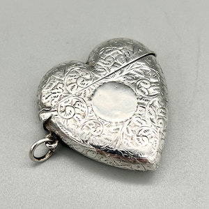 Victorian Sterling Silver Heart Vesta Case, Deakin & Francis, Birmingham, 1900