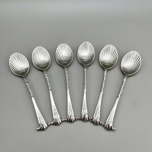 Juego de seis cucharillas de café victorianas de plata esterlina, William Hutton, Londres, 1899.
