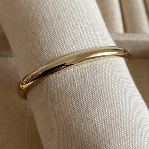 Minimalist gold stainless steel bangle bracelet (opening) Women's Gift