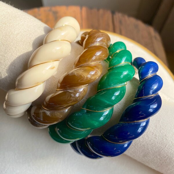 Vintage Bangle Bracelet in Acrylic Resin. Twisted shape. Boho woman gift