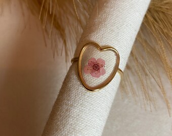 Flower and gold heart ring in stainless steel and small dried flowers Women's gift