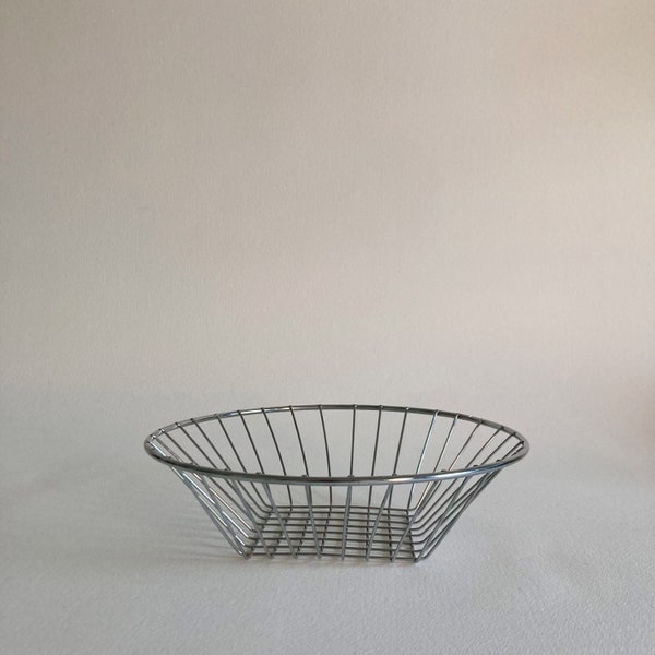 Modernist Silver Metal Basket w/ Geometric Pattern – 7.75 Inches Wide – 1980s – Minimalist Display Dish Basket - Minimalist Modernist Design