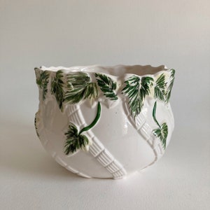 Vintage White & Green Ceramic Planter – Leaf Vine Basketweave Pattern – Indoor Plant Pot – Flower Pot – Indoor Garden - Vintage Planter