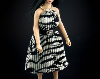 Kleid Glamour Modell - schwarz/weiß (passend zur Phicen Puppe im Maßstab 1:12)
