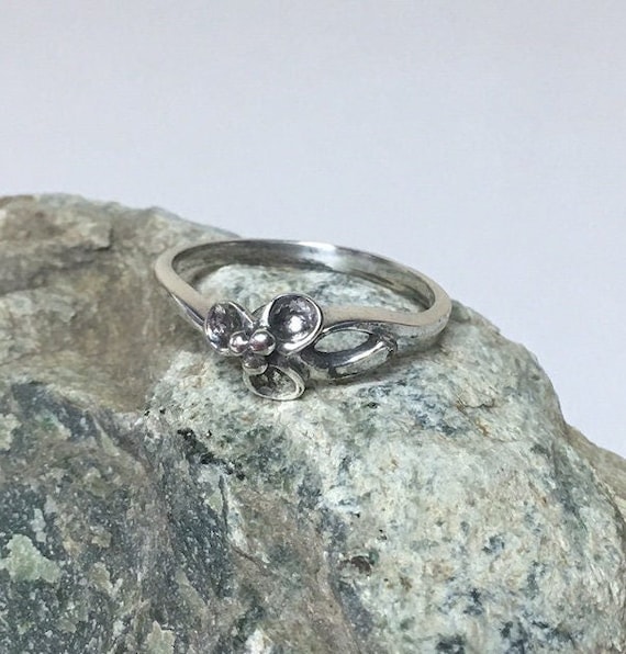 Nice Sterling Silver Flower Ring, Size 9 - image 1