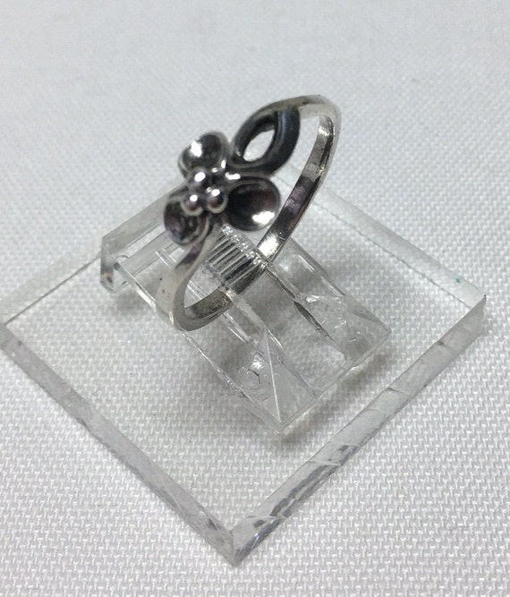 Nice Sterling Silver Flower Ring, Size 9 - image 2