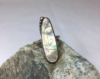 Grand. Coquille d'ormeau naturel audacieux et spectaculaire fait main, bague en argent sterling granulée, taille de pierre - 32 mm x 11 mm de bague - 6