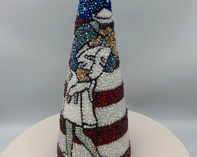 Tribute to V-J Day in Times Square "The Kiss" Rhinestone Christmas Decor
