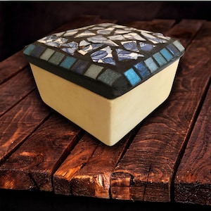 Gift box,Trinket box,Mosaic,Mosaic box,Ceramic box,Lidded box,Box with lid,Ring box,Mosaic ring box,Catch all box,Jewelry box,Blue mosaic