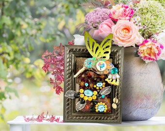 Hummingbird Mosaic Art: Beaded Gem Tabletop Frame