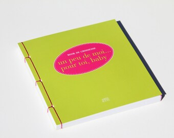May include: A green book with a pink oval on the cover. The oval contains the text "Book de Grossesse un peu de moi... pour toi, baby".